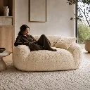 06-snug-loveseat-bege-uma-pessoa.webp