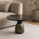 Mesa de centro NOCTA com vidro preto e base fumada